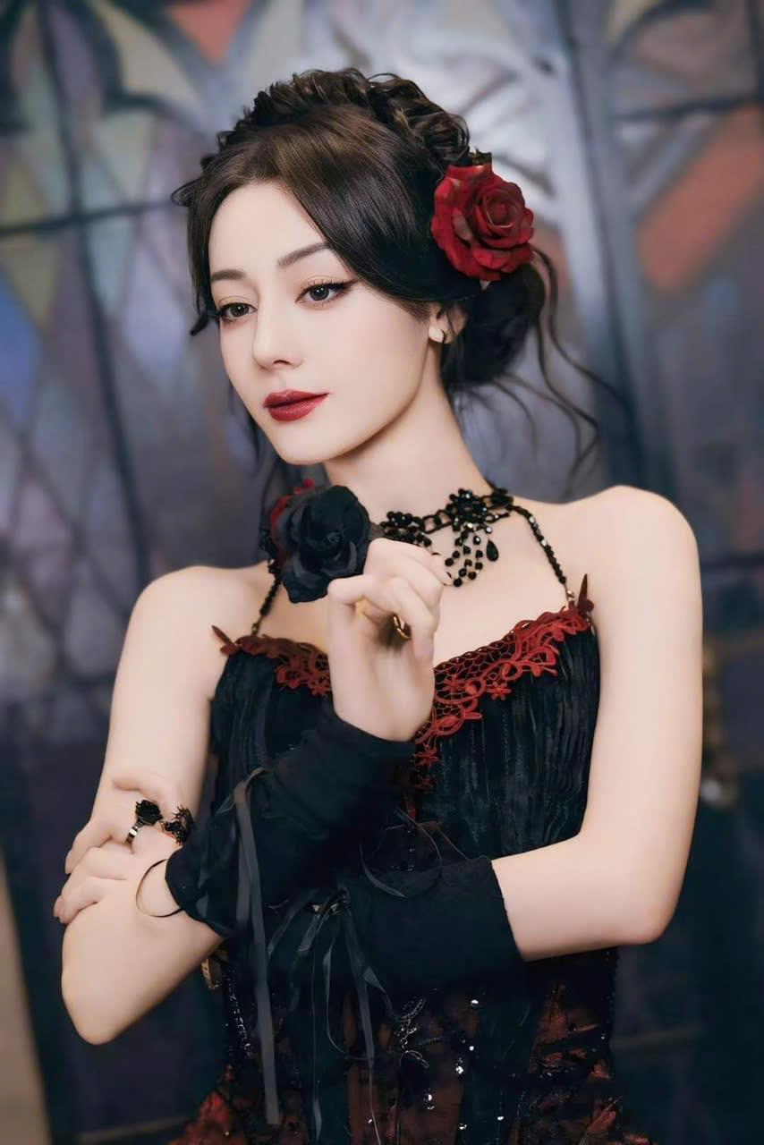 Bóng Hồng Trên Mắt Cáo